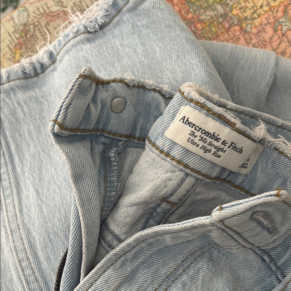 Abercrombie & Fitch 90’s straight ultra high rise (extra short)